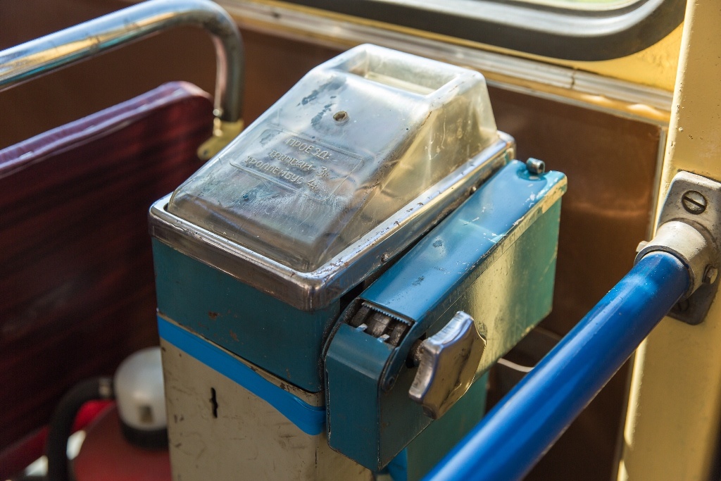 Билетный аппарат в автобусе ссср фото